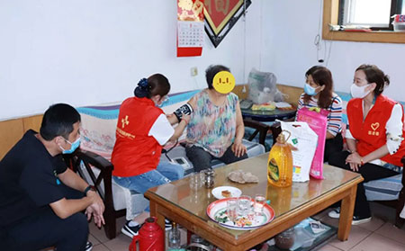 濰坊東方銀屑病研究院攜手大虞社區扶貧助困公益行6