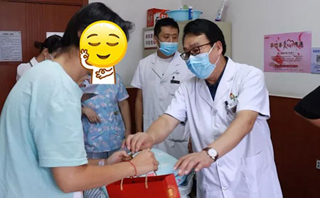 濰坊東方銀屑病研究院為患者送月餅4