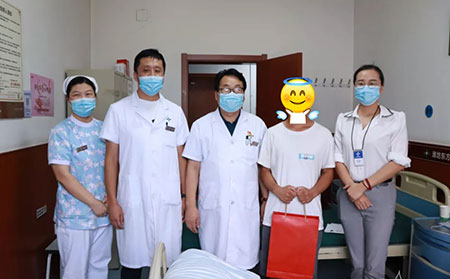 濰坊東方銀屑病研究院為患者送月餅1